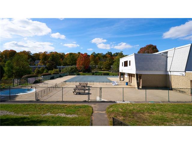 24 Cedarland Ct, Cromwell, CT 06416