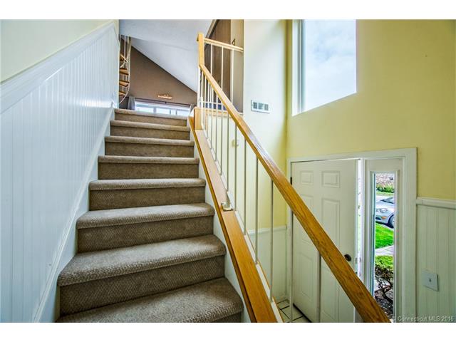 37 Wynwood Dr, Cromwell, CT 06416