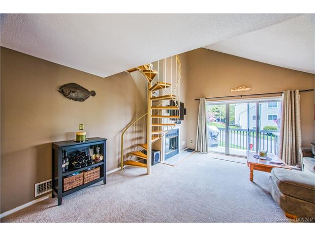 37 Wynwood Dr, Cromwell, CT 06416