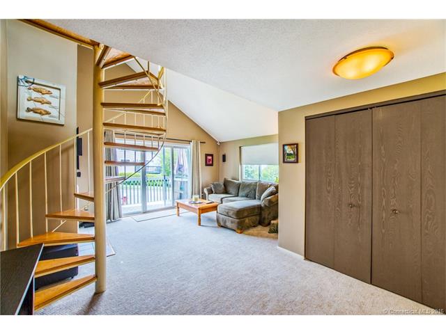 37 Wynwood Dr, Cromwell, CT 06416