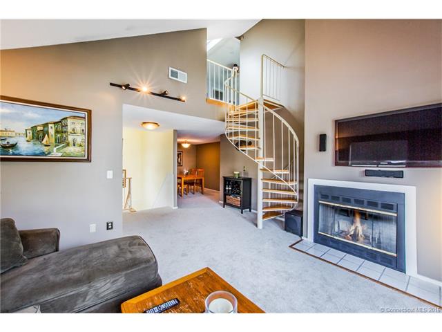 37 Wynwood Dr, Cromwell, CT 06416
