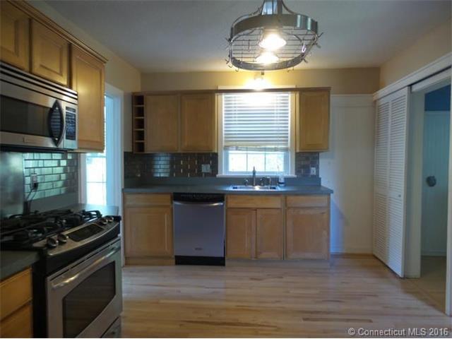 48 South St, Cromwell, CT 06416
