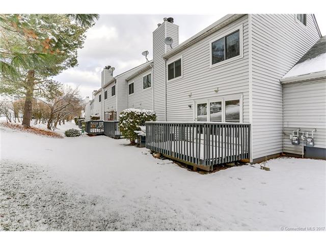 5 Wynwood Dr, Cromwell, CT 06416