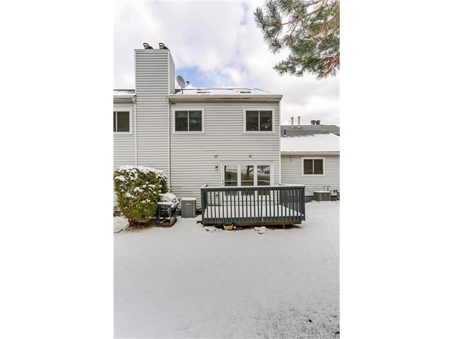 5 Wynwood Dr, Cromwell, CT 06416