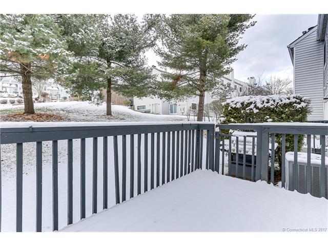5 Wynwood Dr, Cromwell, CT 06416