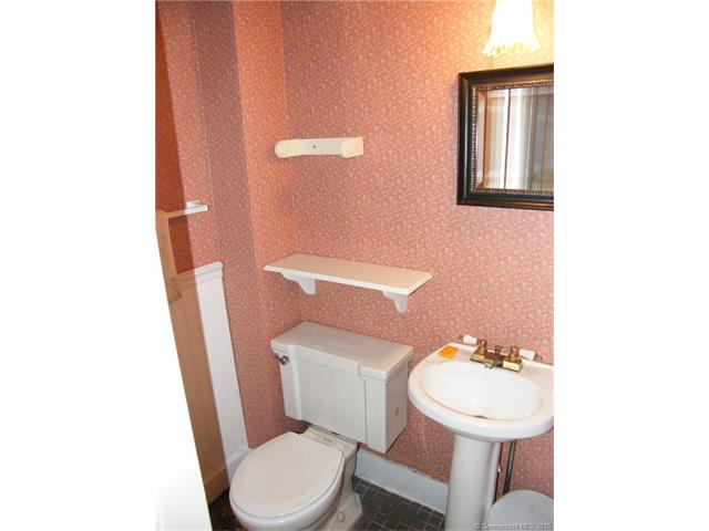 14 Elm St, Deep River, CT 06417