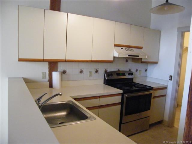 92 Main St, Deep River, CT 06417