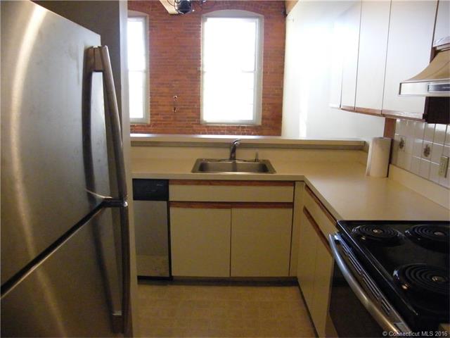92 Main St, Deep River, CT 06417