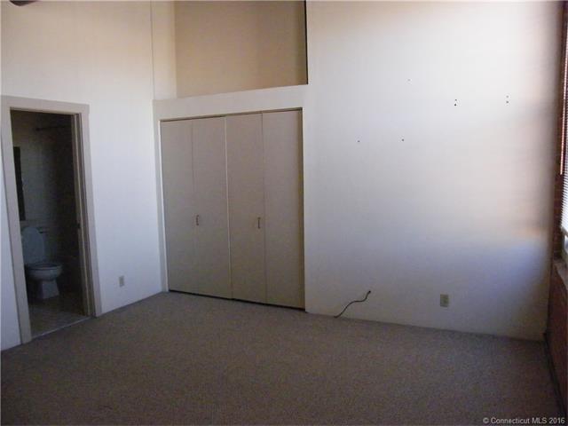 92 Main St, Deep River, CT 06417