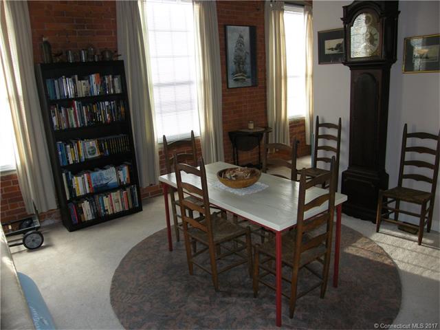 92 Main St, Deep River, CT 06417