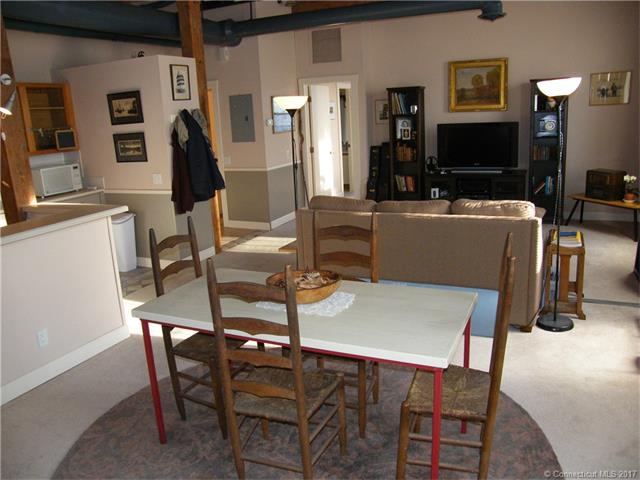 92 Main St, Deep River, CT 06417