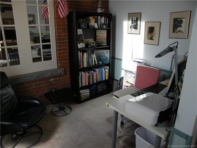92 Main St, Deep River, CT 06417