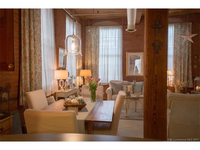 92 Main St, Deep River, CT 06417