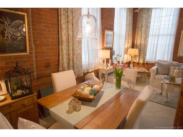 92 Main St, Deep River, CT 06417