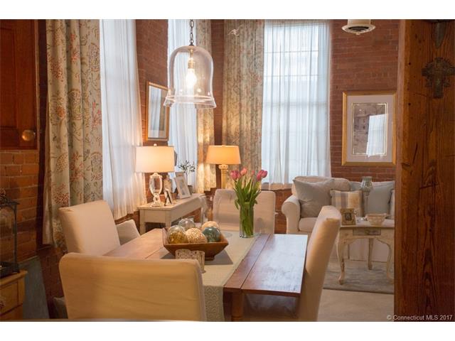 92 Main St, Deep River, CT 06417