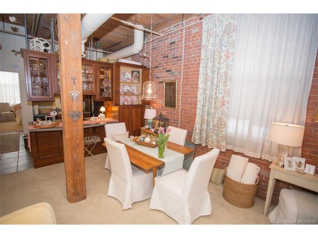 92 Main St, Deep River, CT 06417