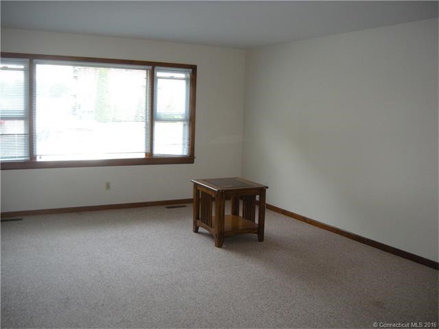 16Grove Ave, Derby, CT 06418