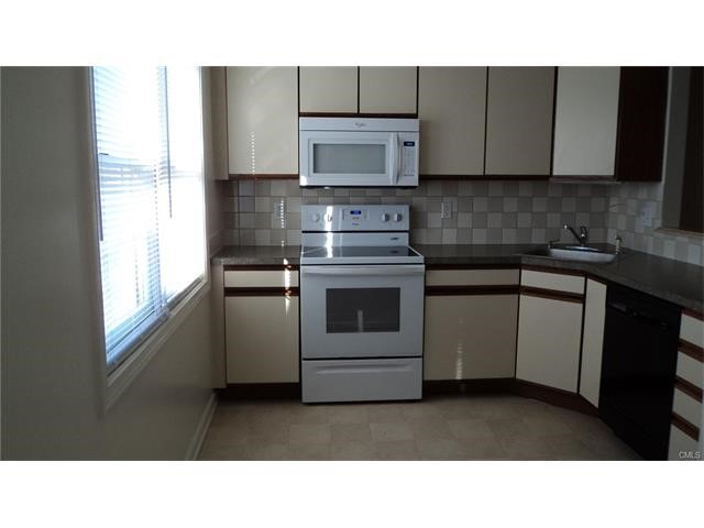 131 Clearview Court, Derby, CT 06418