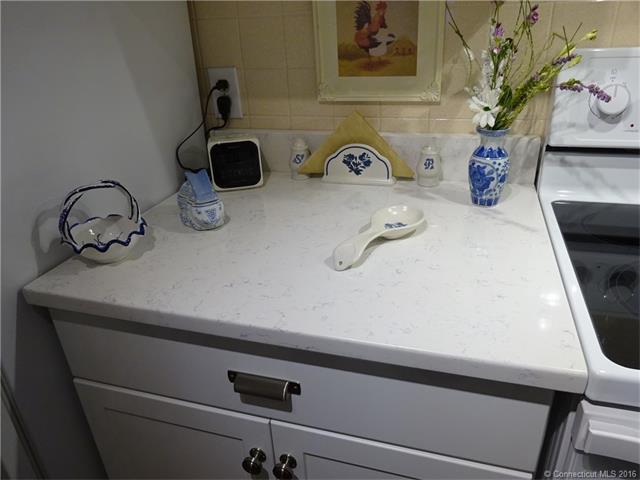 86 Orangewood, Derby, CT 06418