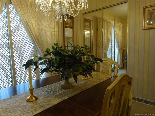 86 Orangewood, Derby, CT 06418