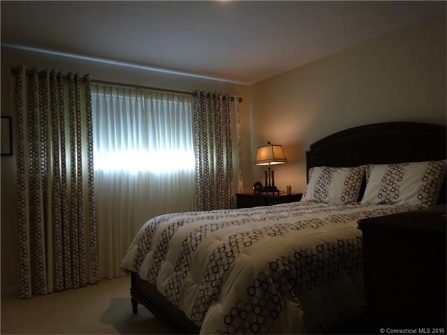 86 Orangewood, Derby, CT 06418