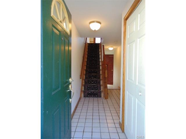 7 West Court, Derby, CT 06418