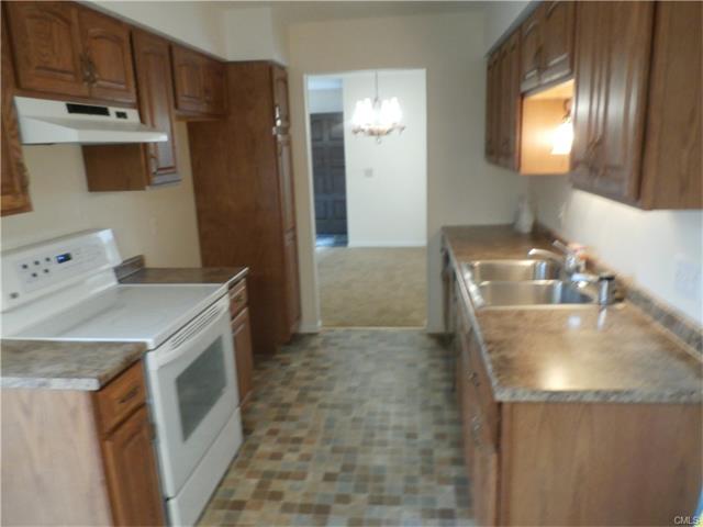 34 Derbyshire, Derby, CT 06418