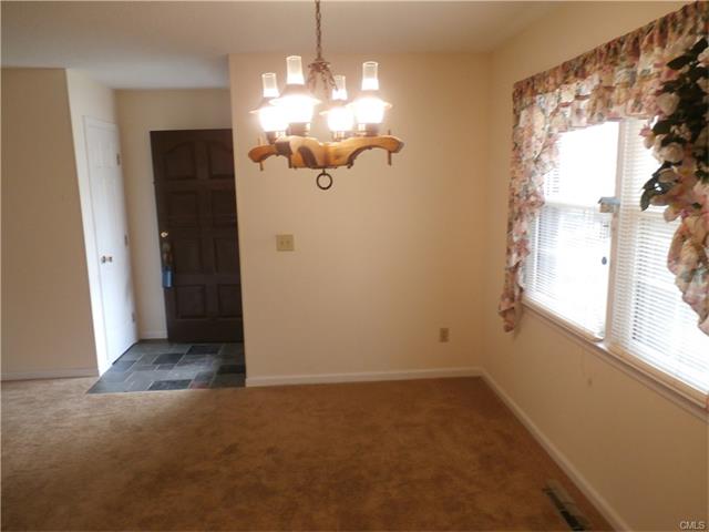 34 Derbyshire, Derby, CT 06418