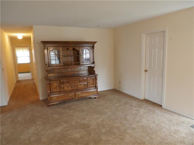 34 Derbyshire, Derby, CT 06418