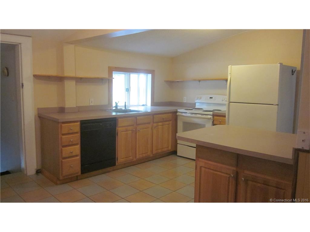 70 Skinner St, E Hampton, CT 06424