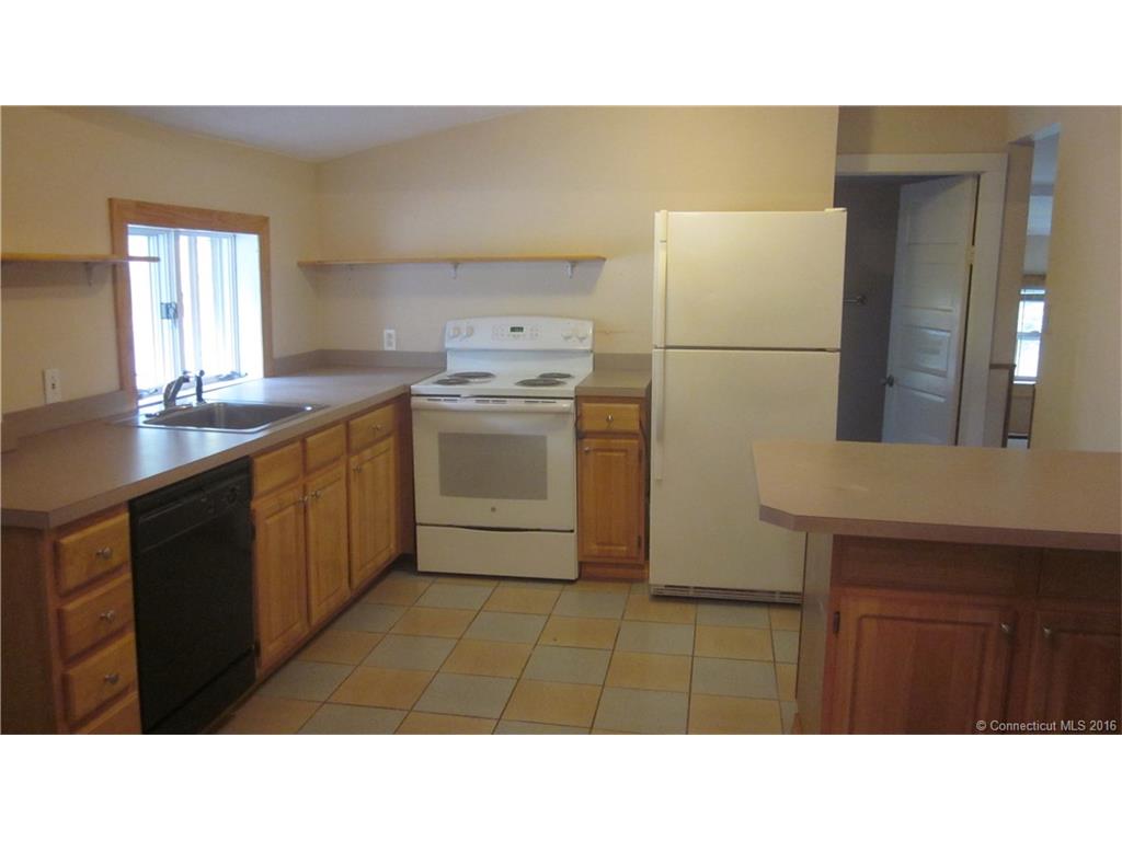 70 Skinner St, E Hampton, CT 06424