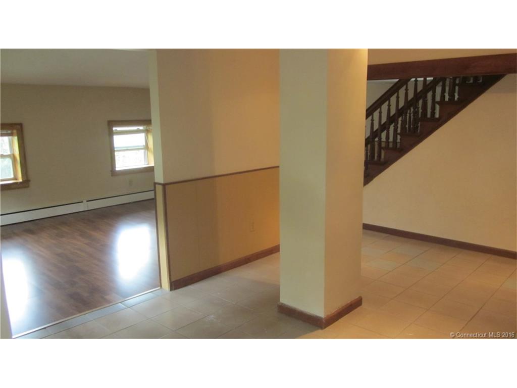 70 Skinner St, E Hampton, CT 06424