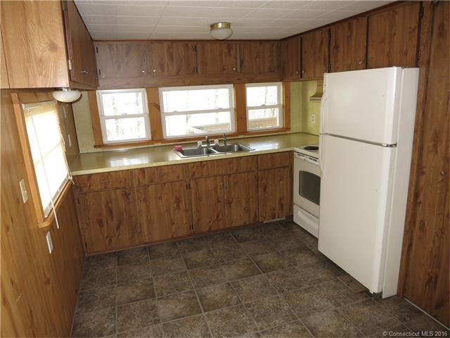 70 Mountainview Rd, E Hampton, CT 06424