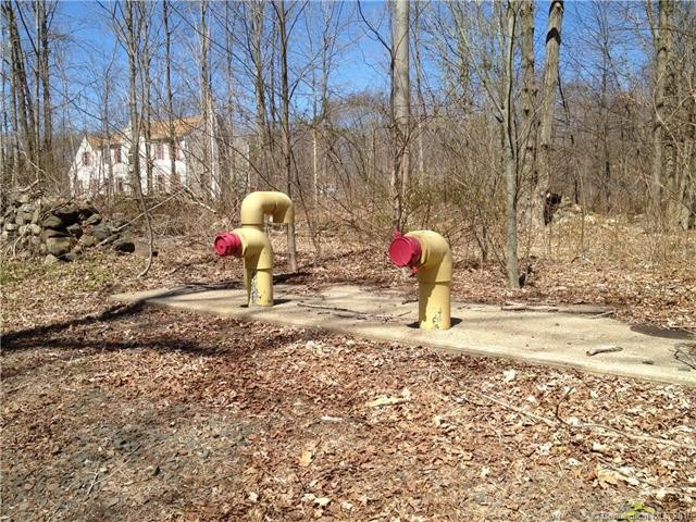82Quarry Hill Rd, Haddam, CT 06424