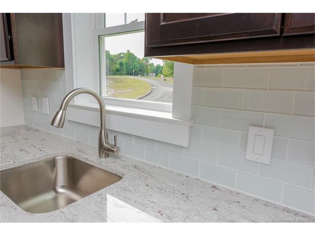 206 East High St, E Hampton, CT 06424