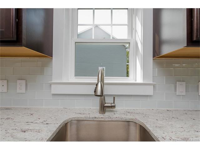206 East High St, E Hampton, CT 06424