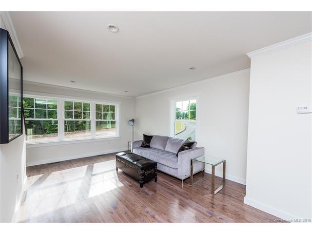 206 East High St, E Hampton, CT 06424