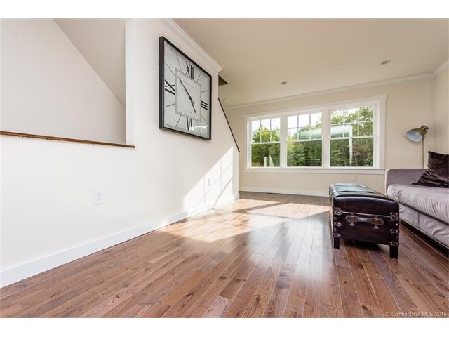 206 East High St, E Hampton, CT 06424