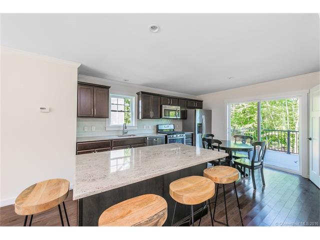 206 East High St, E Hampton, CT 06424
