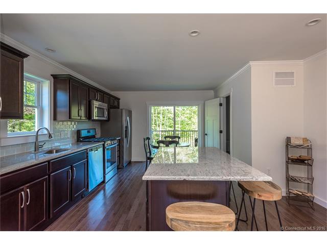206 East High St, E Hampton, CT 06424