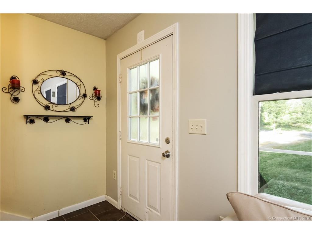 73 Chestnut Hill Rd, E Hampton, CT 06424