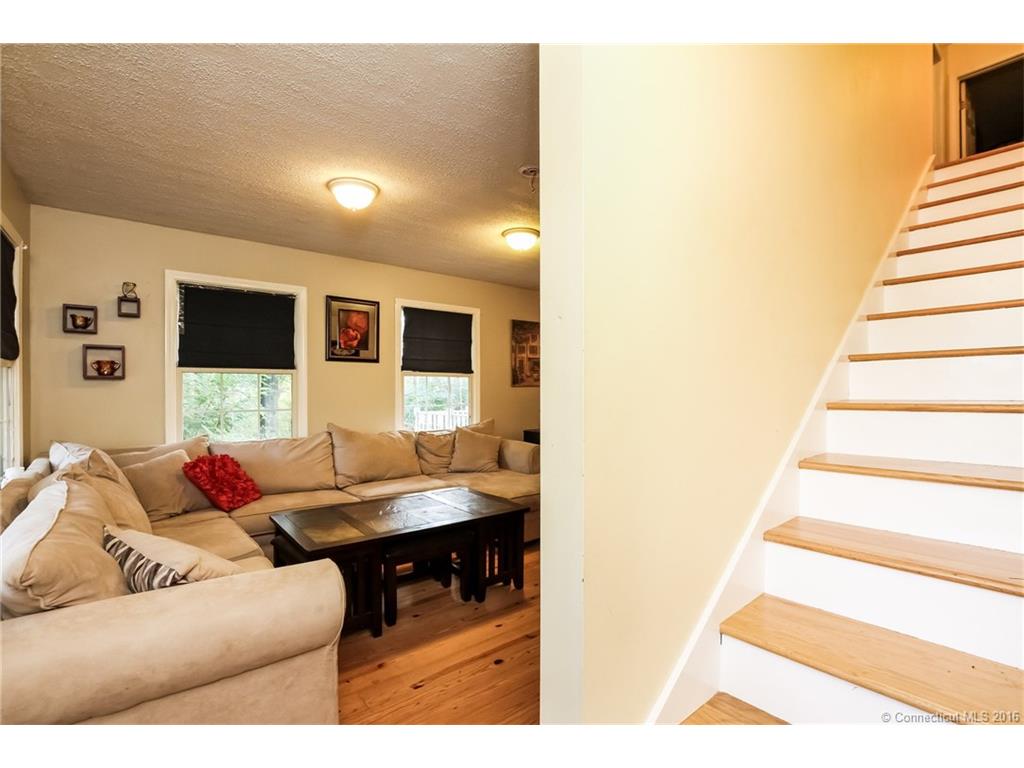 73 Chestnut Hill Rd, E Hampton, CT 06424