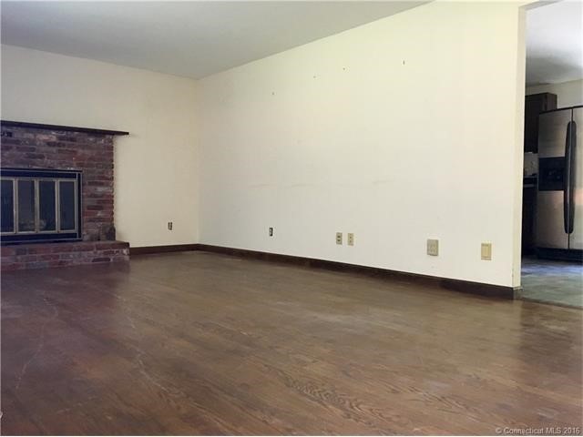 36Country Ln, E Hampton, CT 06424