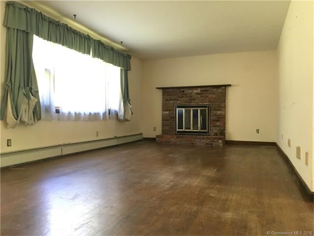 36Country Ln, E Hampton, CT 06424