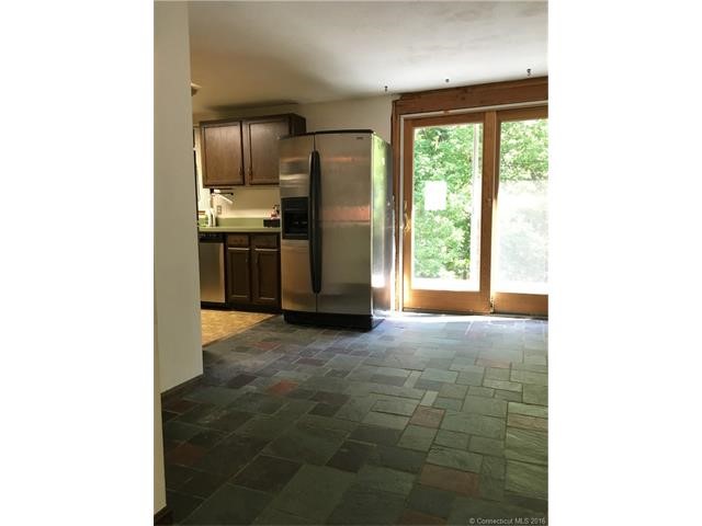 36Country Ln, E Hampton, CT 06424