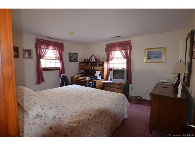 21Pierce Ln, Madison, CT 06443