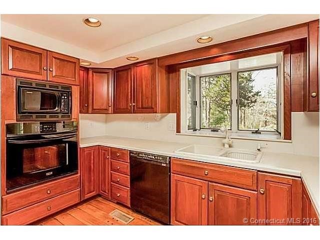 16Forest Hills Dr, Madison, CT 06443