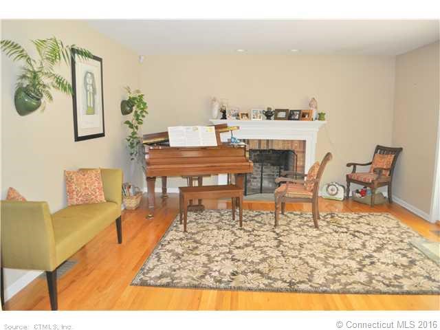 44Buttonball Ln, Madison, CT 06443