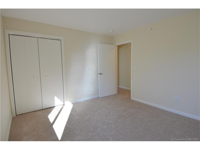 525 Crown St, Meriden, CT 06450