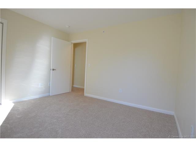 525 Crown St, Meriden, CT 06450